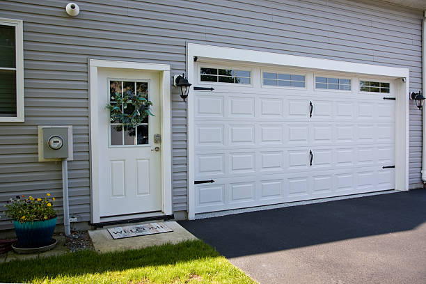 24/7 Emergency Garage Door Panel Replacement experts in Palo, IA